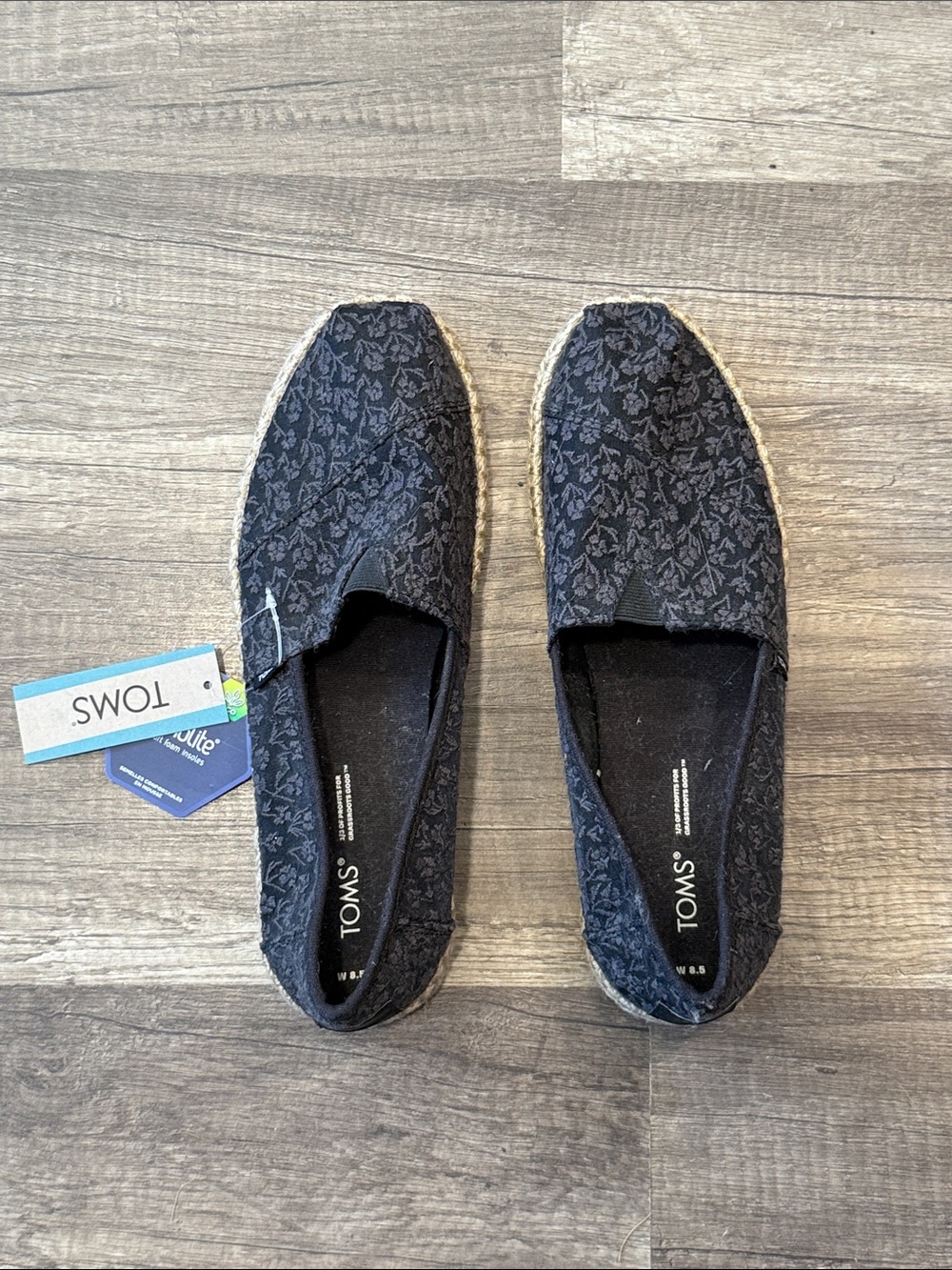 Nwt Toms - Black floral print flat slip on shoes